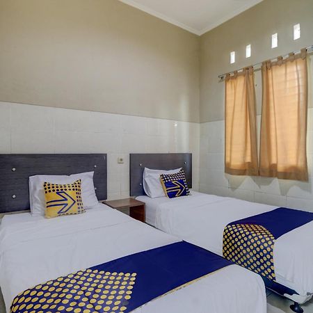 Oyo Life 90159 Puri Asoka Guest House Semarang Eksteriør bilde