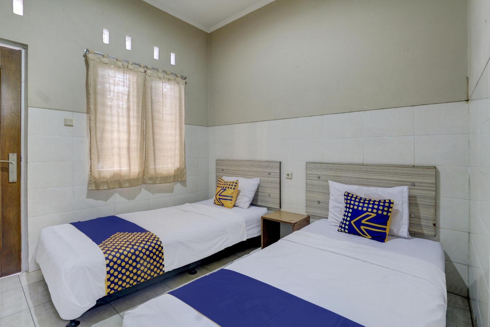 Oyo Life 90159 Puri Asoka Guest House Semarang Eksteriør bilde