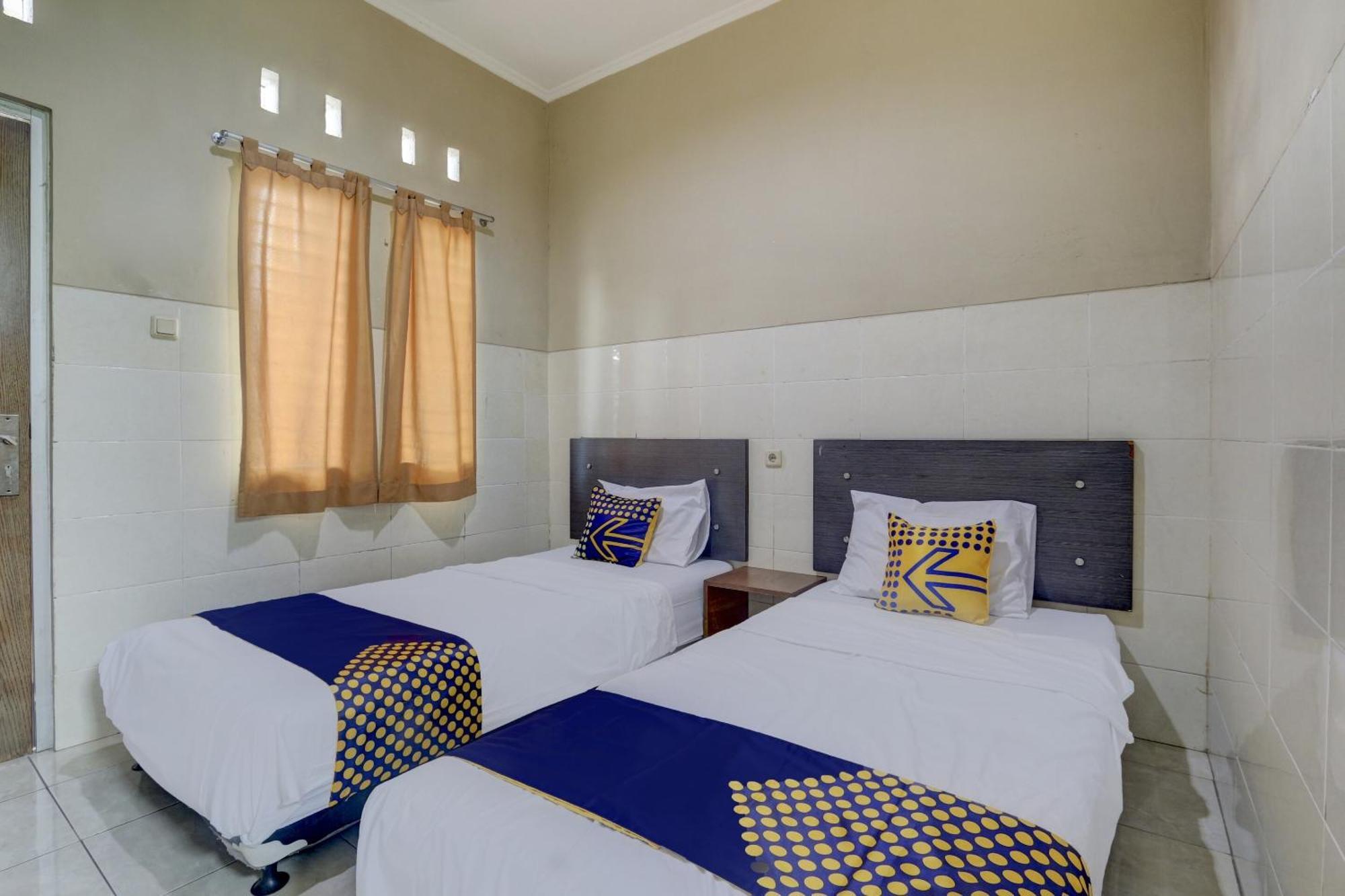 Oyo Life 90159 Puri Asoka Guest House Semarang Eksteriør bilde