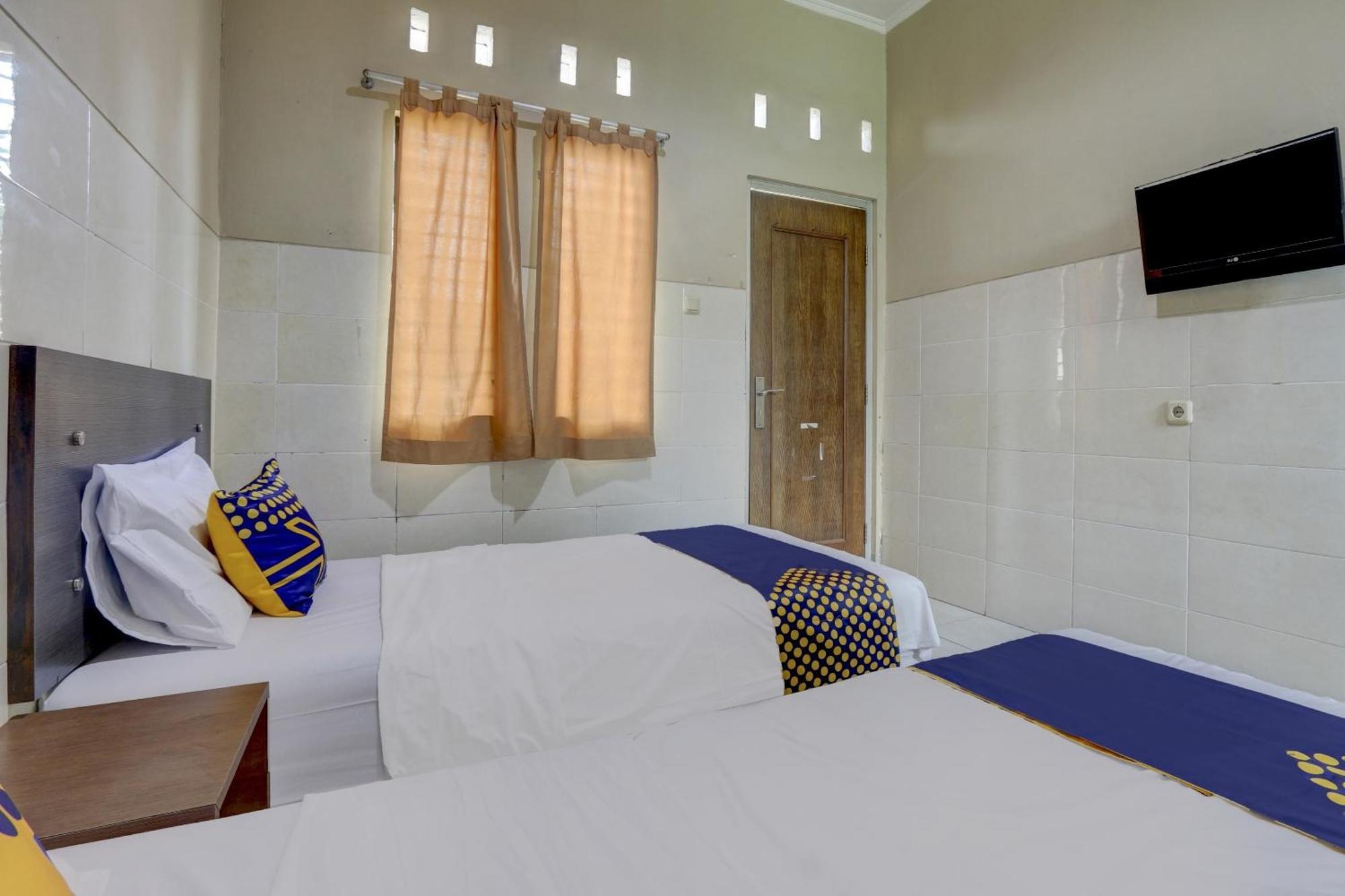 Oyo Life 90159 Puri Asoka Guest House Semarang Eksteriør bilde