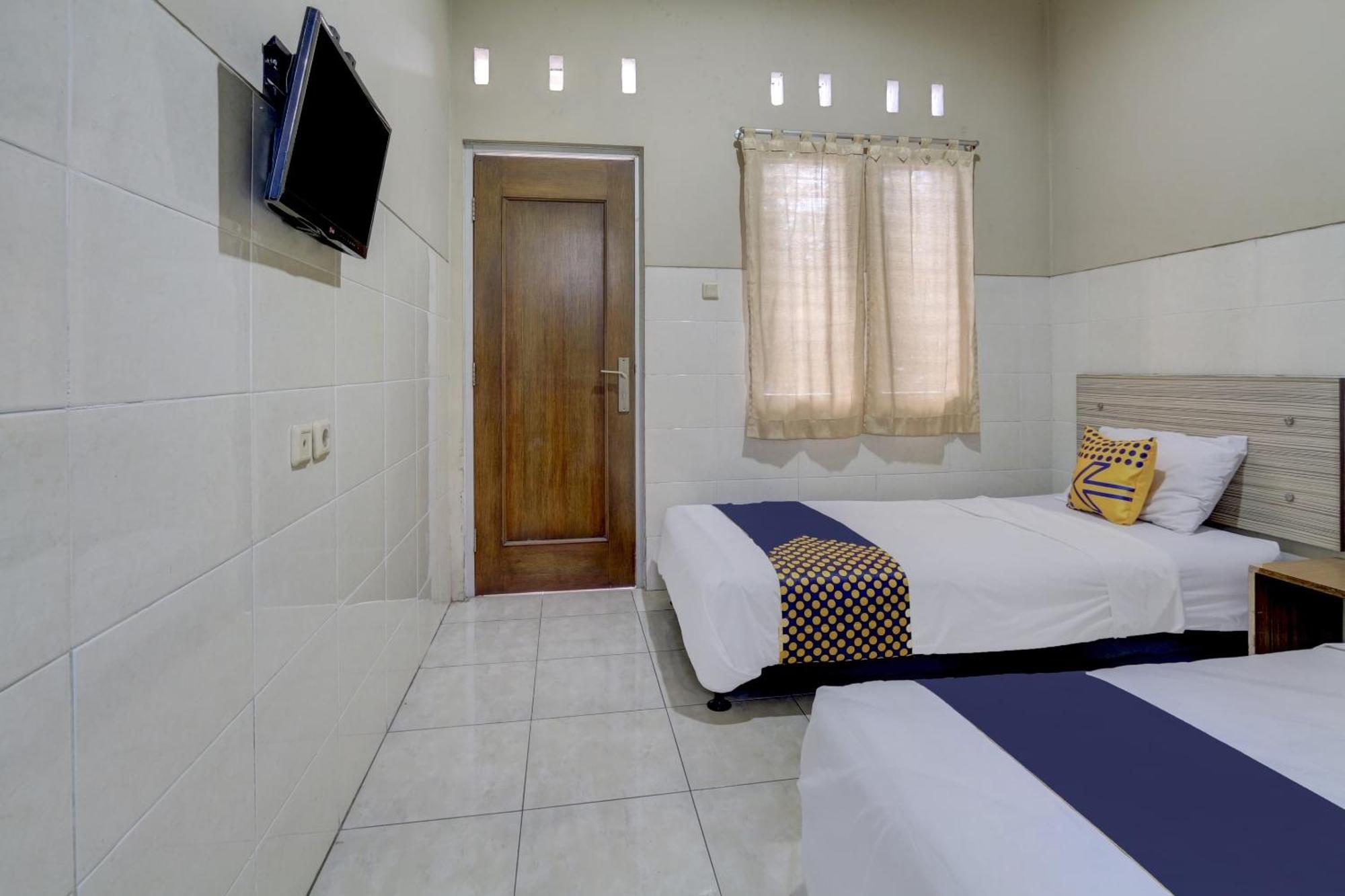 Oyo Life 90159 Puri Asoka Guest House Semarang Eksteriør bilde