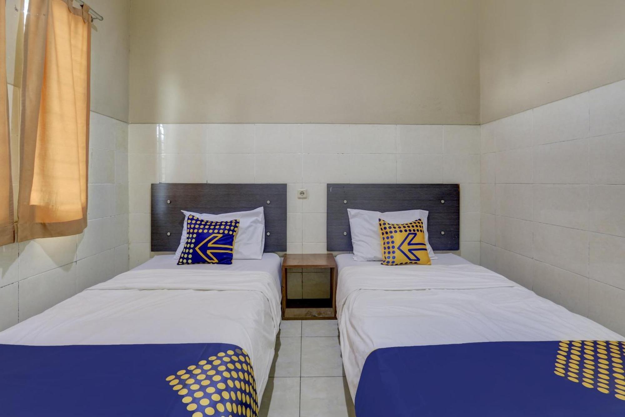 Oyo Life 90159 Puri Asoka Guest House Semarang Eksteriør bilde