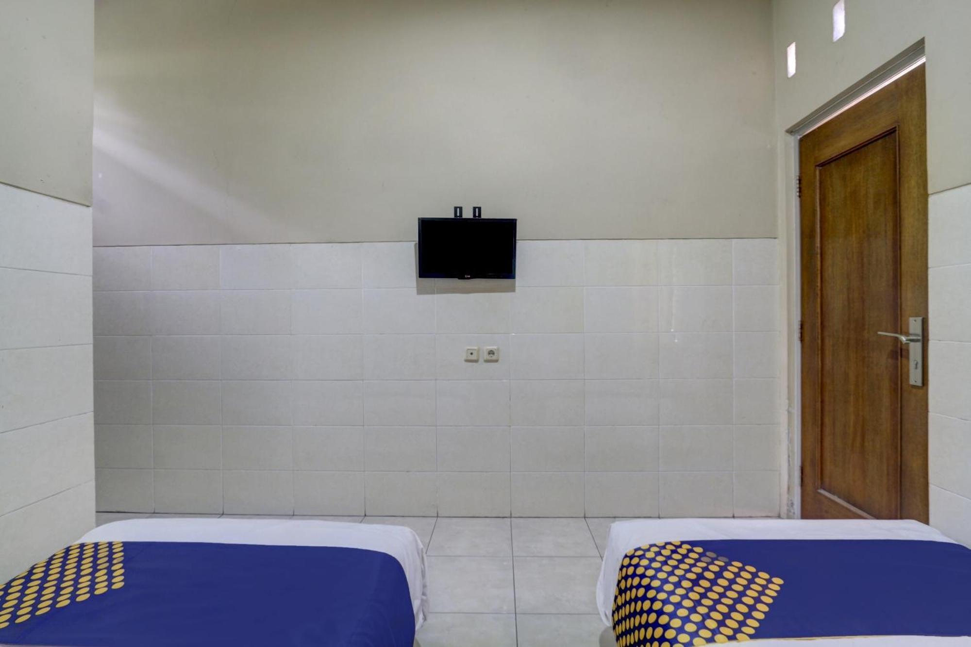 Oyo Life 90159 Puri Asoka Guest House Semarang Eksteriør bilde