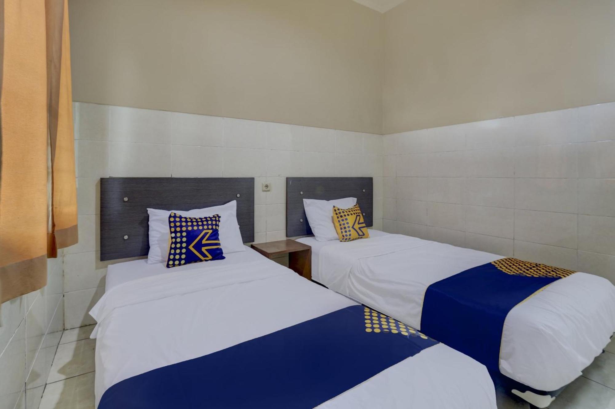 Oyo Life 90159 Puri Asoka Guest House Semarang Eksteriør bilde