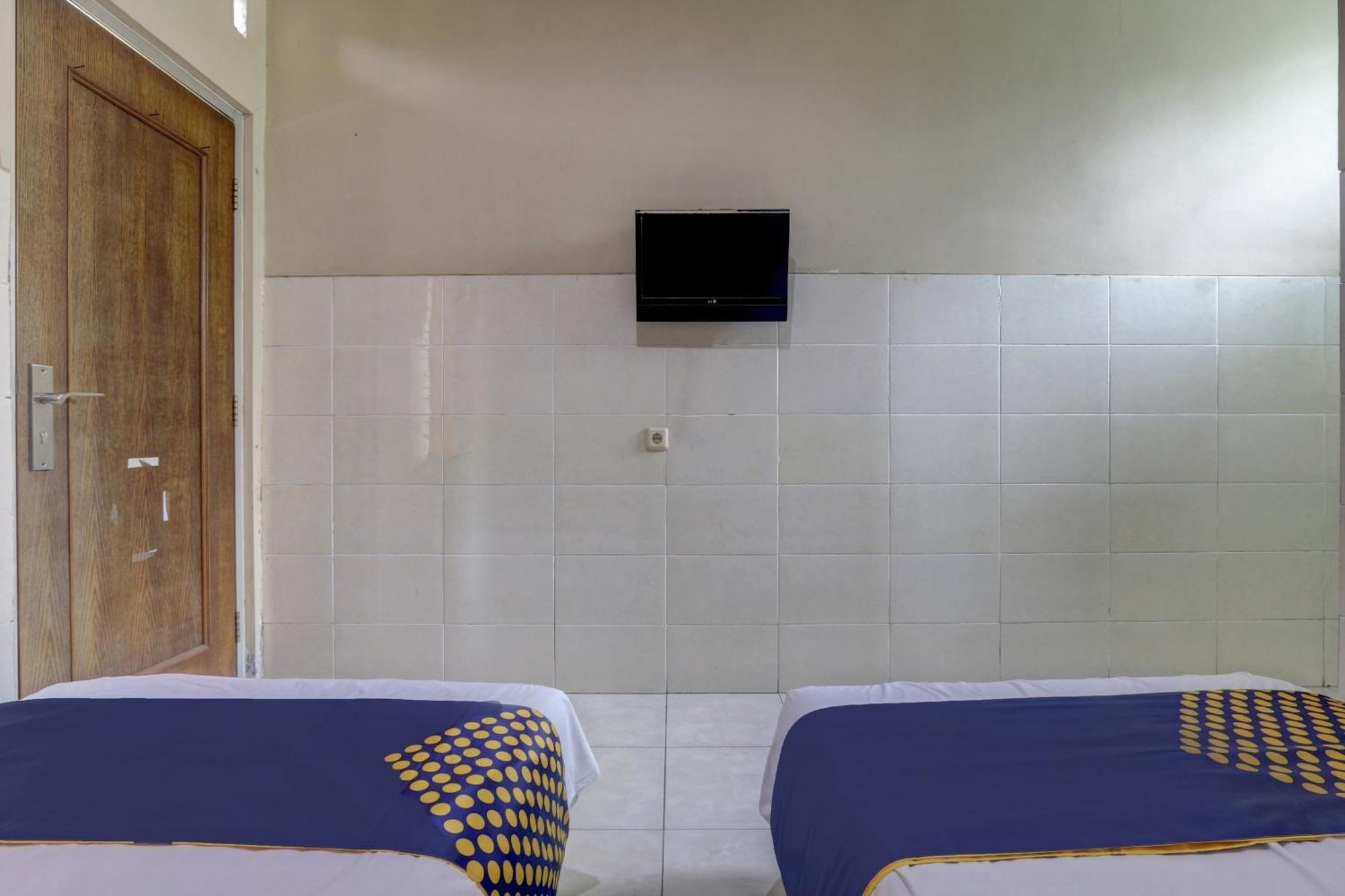 Oyo Life 90159 Puri Asoka Guest House Semarang Eksteriør bilde