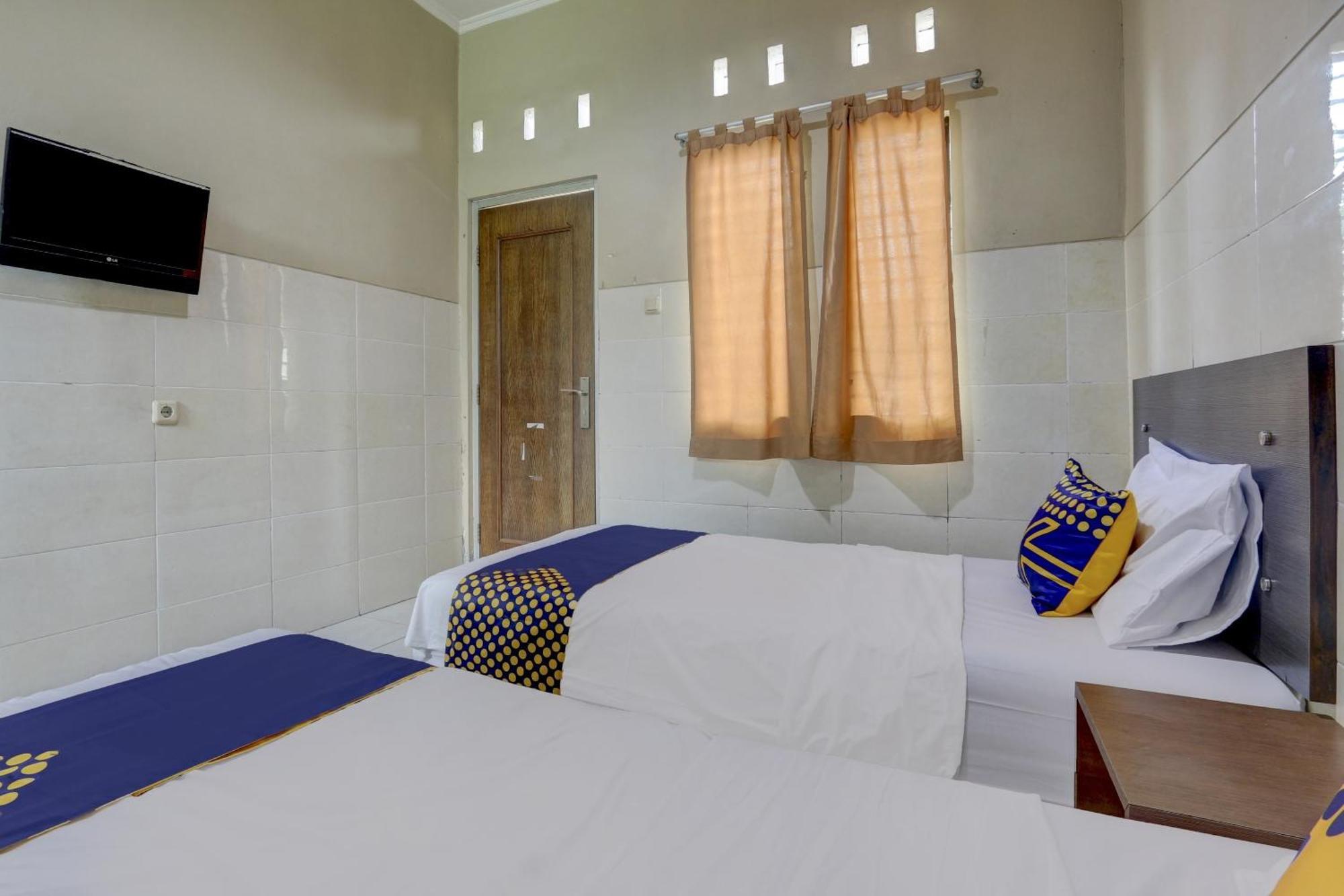 Oyo Life 90159 Puri Asoka Guest House Semarang Eksteriør bilde