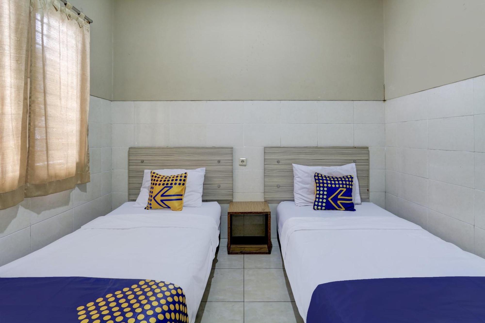 Oyo Life 90159 Puri Asoka Guest House Semarang Eksteriør bilde